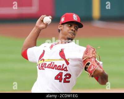 St. Louis, Usa. August 2020. St. Louis Cardinals Pitcher Alex Reyes liefert einen Pitch an die Cleveland Indians in der 11. Inning im Busch Stadium in St. Louis am Samstag, 29. August 2020.Foto von Bill Greenblatt/UPI Kredit: UPI/Alamy Live News Stockfoto