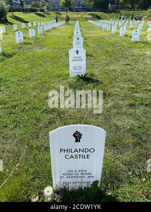 George Floyd Denkmal Bei Cup Foods In Minneapolis Mn Am 29 Mai 2020 Die Proteste Gegen Die Brutalitat Der Polizei Wurden An Diesem Wochenende Im Ganzen Land Fortgesetzt Als George Floyd Starb