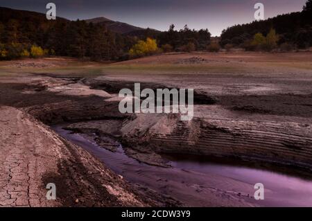 Revenga Reservoir, See im Sierra de Guadarrama Nationalpark in Segovia und Madrid. Castilla y Leon, Spanien Stockfoto