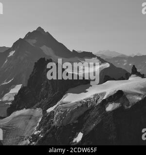 Schöne geformte Berge Fleckistock und Stucklistock. Blick vom Titlis. Stockfoto