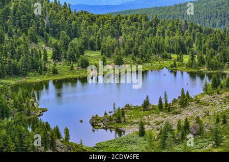 Einer von sieben Berg-Karakol-Seen im Altai-Gebirge, Russland Stockfoto