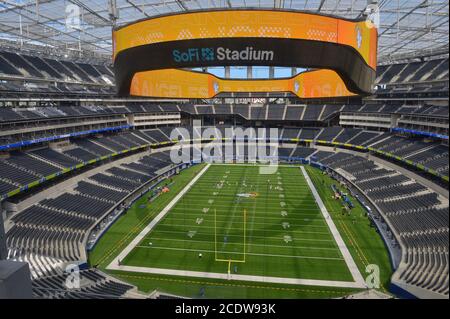 Inglewood, Usa. August 2020. Die Los Angeles Rams halten ihre zweite und letzte 2020 Vorsaison Scrimmage im SoFi Stadium, inmitten mehr als 70,000 leere Sitze und Menschenmengen Lärm spielen aus dem Sound-System in Inglewood, Kalifornien am Samstag, 29. August 2020. Foto von Jim Ruymen/UPI Kredit: UPI/Alamy Live Nachrichten Stockfoto