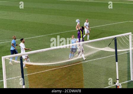 Harrison, Usa. August 2020. Torwart Connor Sparrow (24) von Chicago Fire FC spart während MLS regulären Saison Spiel gegen NYCFC in der Red Bull Arena in Harrison, NJ am 29. August 2020. Das Spiel wurde ohne Fans wegen der COVID-19 Pandemievorsorge gespielt. NYCFC gewann 3:1. (Foto von Lev Radin/Sipa USA) Quelle: SIPA USA/Alamy Live News Stockfoto