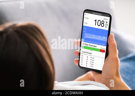 Continuous Glucose Monitor Blutzucker Test App Stockfoto