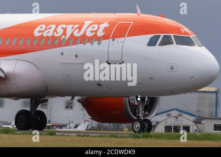 London Southend Airport, Essex, Großbritannien. August 2020. Die Tage von easyJet am Londoner Flughafen Southend zählen nach der Ankündigung, dass die Billigfluggesellschaft ihre Basis am Flughafen Essex aufgrund des Reiseabschwungs COVID-19 schließen wird, mit dem Verlust vieler Arbeitsplätze. Die easyJet-Flugnummer U27361 nach Faro, Portugal mit Abflug um 07:00 Uhr ist die letzte Verbindung zu diesem Ziel. Die letzten easyJet-Flüge ab Southend finden am Montag, den 31. August statt Stockfoto