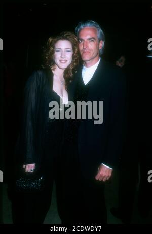 Beverly Hills, Kalifornien, USA 17. März 1996 die Schauspielerin Joely Fisher und ihr Ehemann Christopher Duddy nehmen am 17. März 1996 an den 48. Annual Writers Guild of America Awards im Beverly Hilton Hotel in Beverly Hills, Kalifornien, USA Teil. Foto von Barry King/Alamy Stockfoto Stockfoto