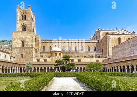 Kathedrale Santa Maria Nuova mit Kreuzgang in Monreale in Sizilien Stockfoto