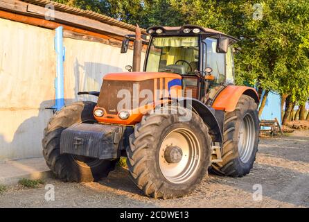 Traktor, in einer Zeile stehen. Landwirtschaftliche Maschinen. Stockfoto