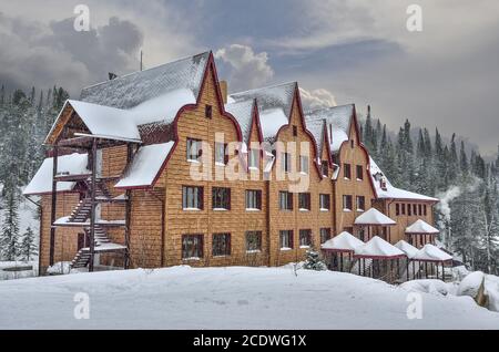 Skigebiet Sheregesh, Green Mountain, Gornaya Shoria, Kemerowo Region, Russland. Stockfoto