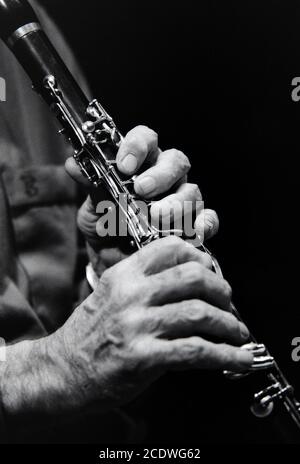 Jack Brymer an der Klarinette probt George Martins „drei amerikanische Skizzen“ mit dem Medici Quartett in der Queen Elizabeth Hall am Londoner South Bank. 13. März 1993. Foto: Neil Turner Stockfoto