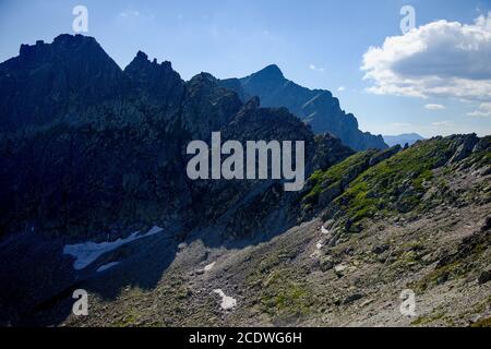 Blick von Bystrá lávka auf den Gipfel Kriváň in der Hohen Tatra, Slowakei Stockfoto