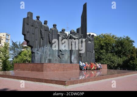 Voronezh, Russland - 23. August. 2018. Gedenkstätte auf dem Siegesplatz in Erinnerung an den Zweiten Weltkrieg, Bildhauer F. Sushkov Stockfoto