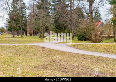 Wanderwege im Heinepark in Rudolstadt I Stockfoto