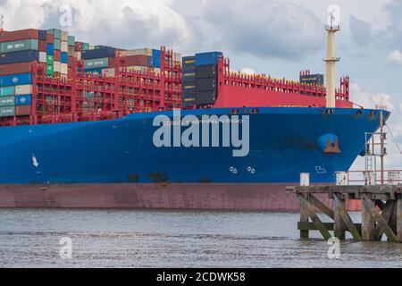 Doel, Belgien, 17. August 2020, COSCO Shipping ist ein Containerschiff mit Sitz in Shanghai, Detail Foto Stockfoto