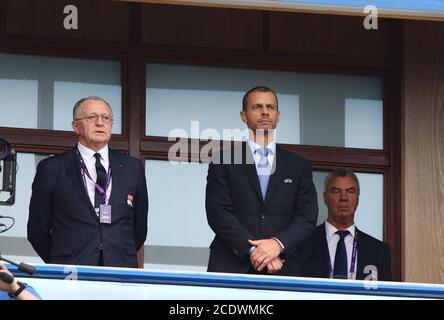 KIEW, UKRAINE - 24. MAI 2018: Jean-Michel Aulas, Inhaber von Olympique Lyonnais und Aleksander Ceferin, Präsident der UEFA, VIP-Gäste des UEFA Women's Champions League Final 2018 Spiel Wolfsburg gegen Lyon Stockfoto