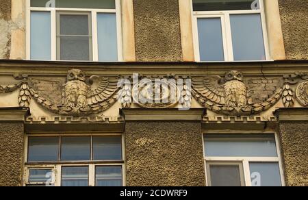 Fragment der Fassade im Jugendstil mit einer Eule Stockfoto