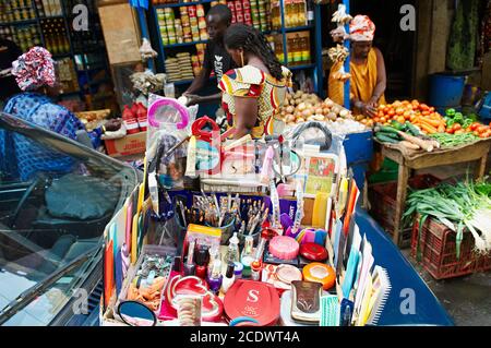 Senegal. Dakar. Straßenmarkt um den Sandaga Markt. Stockfoto