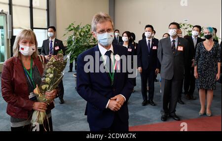 Taipeh, Taiwan. August 2020. Der Vorsitzende des tschechischen Senats, Milos Vystrcil, Mitte, mit seiner Frau links, kam am 30. August 2020 nach Taipei, Taiwan, um Taiwan zu besuchen. Kredit: Michal Krumphanzl/CTK Foto/Alamy Live Nachrichten Stockfoto