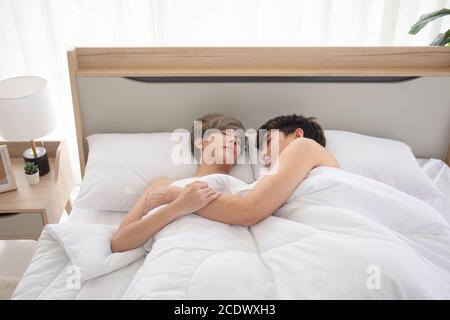 Homosexuell Paare junge Jungen asiatische Männer LGBT Konzepte. Stockfoto