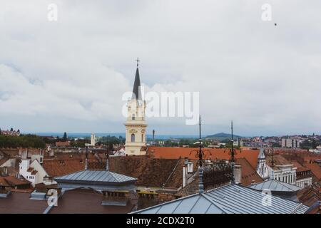 Blick über alte Dächer in Sopron Stockfoto