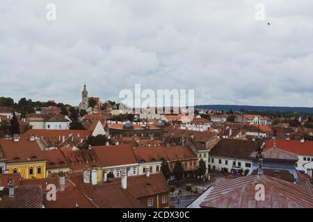 Blick über alte Dächer in Sopron Stockfoto