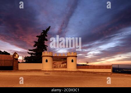 Morgendämmerung im Bergpueblo von Comares, Axarquia, Malaga, Andalusien, Costa del Sol, Spanien Stockfoto