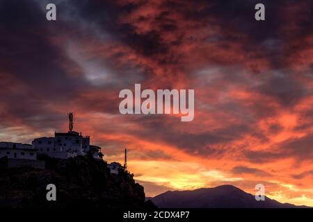 Morgendämmerung im Bergpueblo von Comares, Axarquia, Malaga, Andalusien, Costa del Sol, Spanien Stockfoto