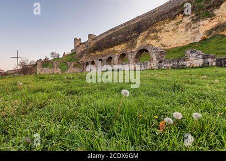 Überreste der historischen Festung Belgrad im Kalemegdan Park in Belgrad, der Hauptstadt Serbiens Stockfoto