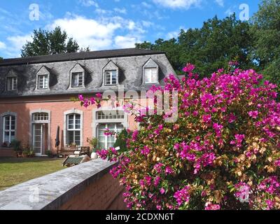 Romantisches rosa Schloss Schloss Wickrath in Mönchengladbach in Deutschland Stockfoto