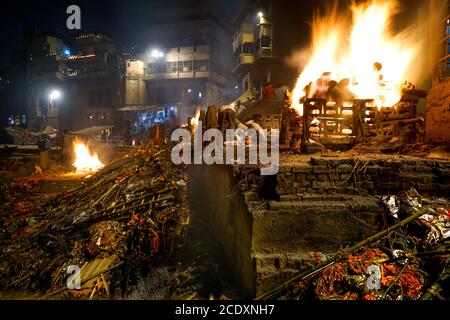 Varanasi/India-13.07.2019:Verbrennen des Leibes Stockfoto