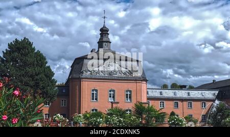 Romantisches rosa Schloss Schloss Wickrath in Mönchengladbach in Deutschland Stockfoto