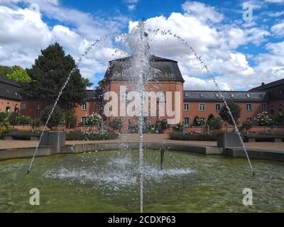 Romantisches rosa Schloss Schloss Wickrath in Mönchengladbach in Deutschland Stockfoto