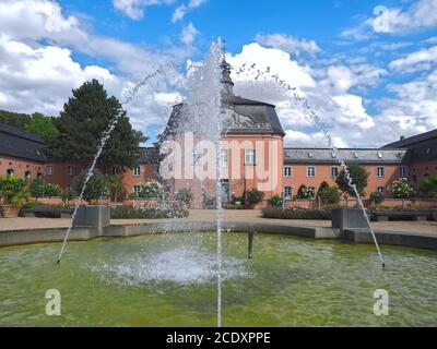 Romantisches rosa Schloss Schloss Wickrath in Mönchengladbach in Deutschland Stockfoto