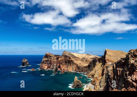 Der Atlantik mit Felsen, Madeira Stockfoto