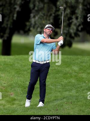 Südafrikas Justin Walters spielt am vierten Tag der ISPS HANDA UK Championship am Belfry, Sutton Coldfield, in den neunten Green. Stockfoto