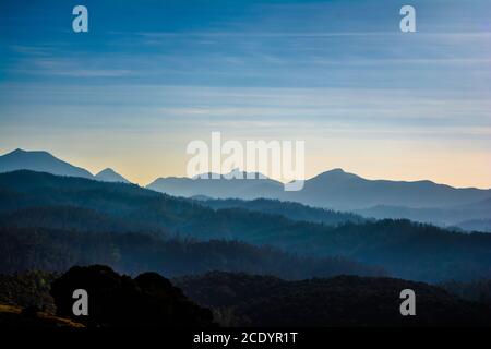 Ooty Stadt Luftaufnahme, Ooty (Udhagamandalam) ist eine Resortstadt in den westlichen Ghats Bergen, im indischen Tamil Nadu Zustand. Stockfoto