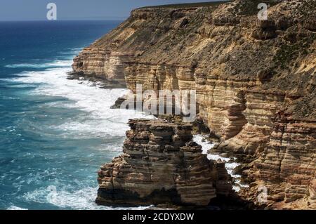 WESTERN Australia – felsige Küste mit starken Anstieg und hoch Klippen Stockfoto