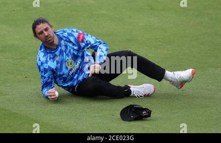 Hove, Großbritannien. August 2020. Sussex's David Wiese fängt Hampshire's George Munsey während des Vitality Blast T20 Matches zwischen Sussex Sharks und Hampshire im 1st Central County Ground, Hove Credit: James Boardman/Alamy Live News Stockfoto