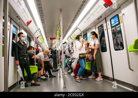 Innerhalb einer U-Bahn-Linie 2 auf der Shanghai U-Bahn. Stockfoto