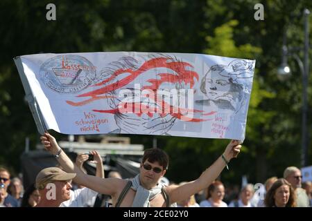 Berlin, Deutschland. August 2020. Berlin, Deutschland 29. August 2020: Anti-Corona-Demo - Berlin - 29. August 2020 Berlin, Demonstration für Corona, laterales Denken 711, Nutzung weltweit Quelle: dpa/Alamy Live News Stockfoto