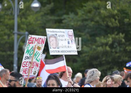 Berlin, Deutschland. August 2020. Berlin, Deutschland 29. August 2020: Anti-Corona-Demo - Berlin - 29. August 2020 Berlin, Demonstration für Corona, laterales Denken 711, Nutzung weltweit Quelle: dpa/Alamy Live News Stockfoto