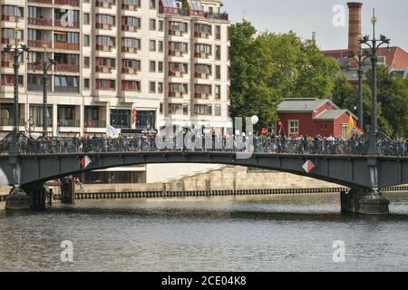 Berlin, Deutschland. August 2020. Berlin, Deutschland 29. August 2020: Anti-Corona-Demo - Berlin - 29. August 2020 Berlin, Demonstration, Corona, lateral thinking 711, Nutzung weltweit Quelle: dpa/Alamy Live News Stockfoto