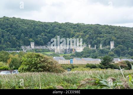 ABERGELE, Vereinigtes Königreich, 29. August 2020, Szenen von Gwrych Castle, Abergele, das Schauplatz der Serie I'm a Celebrity' aus dem Jahr 2021 ist. Das Schloss außerhalb von Abergele in Nordwales wurde aufgrund der Coronavirus-Pandemie ausgewählt, die den üblichen Standort Australiens verhinderte, Quelle: Gareth Tibbles Stockfoto