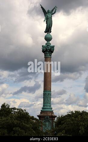 Römische Siegesgöttin auf der Spitze des Ivar Huitfeldt-Säule in Kopenhagen Stockfoto