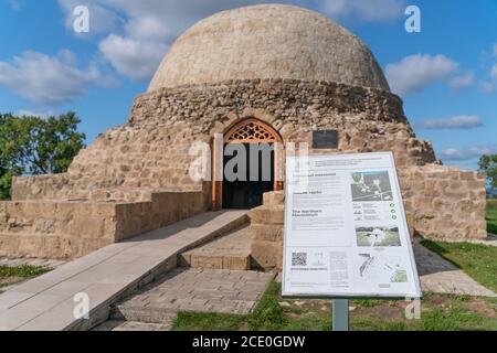 Bulgar/Russia-05.07.20:der Blick auf das Nordmausoleum im Bulgarischen Staatlichen Historischen und Architekturmuseumreservat Stockfoto