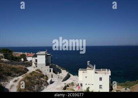 Die schönste Stadt der Türkei ist Karaburun Stadt Izmir. Schöne Küstenstadt Karaburun. Die schönsten Strände an der Küste von Karaburun. Stockfoto