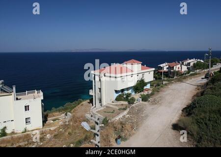 Die schönste Stadt der Türkei ist Karaburun Stadt Izmir. Schöne Küstenstadt Karaburun. Die schönsten Strände an der Küste von Karaburun. Stockfoto