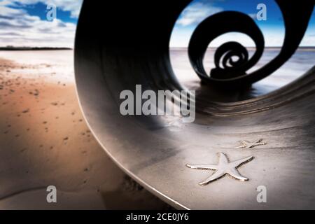 Mary's Shell, Installation moderner Kunst am Strand von Cleveley in der Nähe von Blackpool. Stockfoto