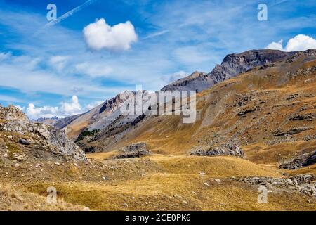Alpenlandschaft der französischen alpen, Col de la Bonette in den Provence-Alpes, Frankreich. Stockfoto