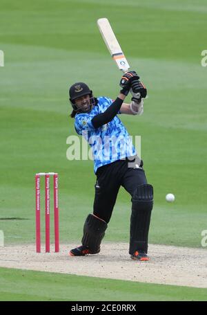 Hove, Großbritannien. August 2020. Sussex's David Wiese trifft beim Vitality Blast T20 Match zwischen Sussex Sharks und Hampshire auf dem 1st Central County Ground, Hove Credit: James Boardman/Alamy Live News Stockfoto